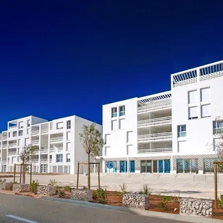 Apartment Superbe T2 Climatise Avec Terrasse - 4 Pers, Ascenseur, Parking Prive, A 400m De La - Fr-1-727-15 Leucate