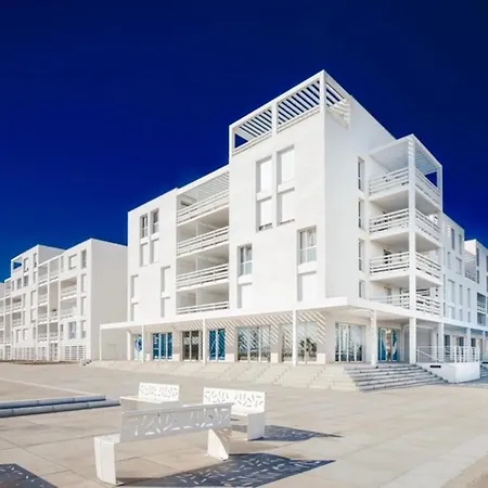 Apartment Superbe T2 Climatise Avec Terrasse - 4 Pers, Ascenseur, Parking Prive, A 400m De La - Fr-1-727-15